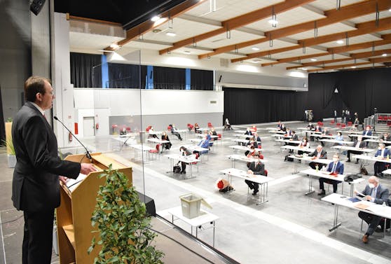 Die konstituierende Sitzung fand unter strengen Sicherheitsabständen statt.