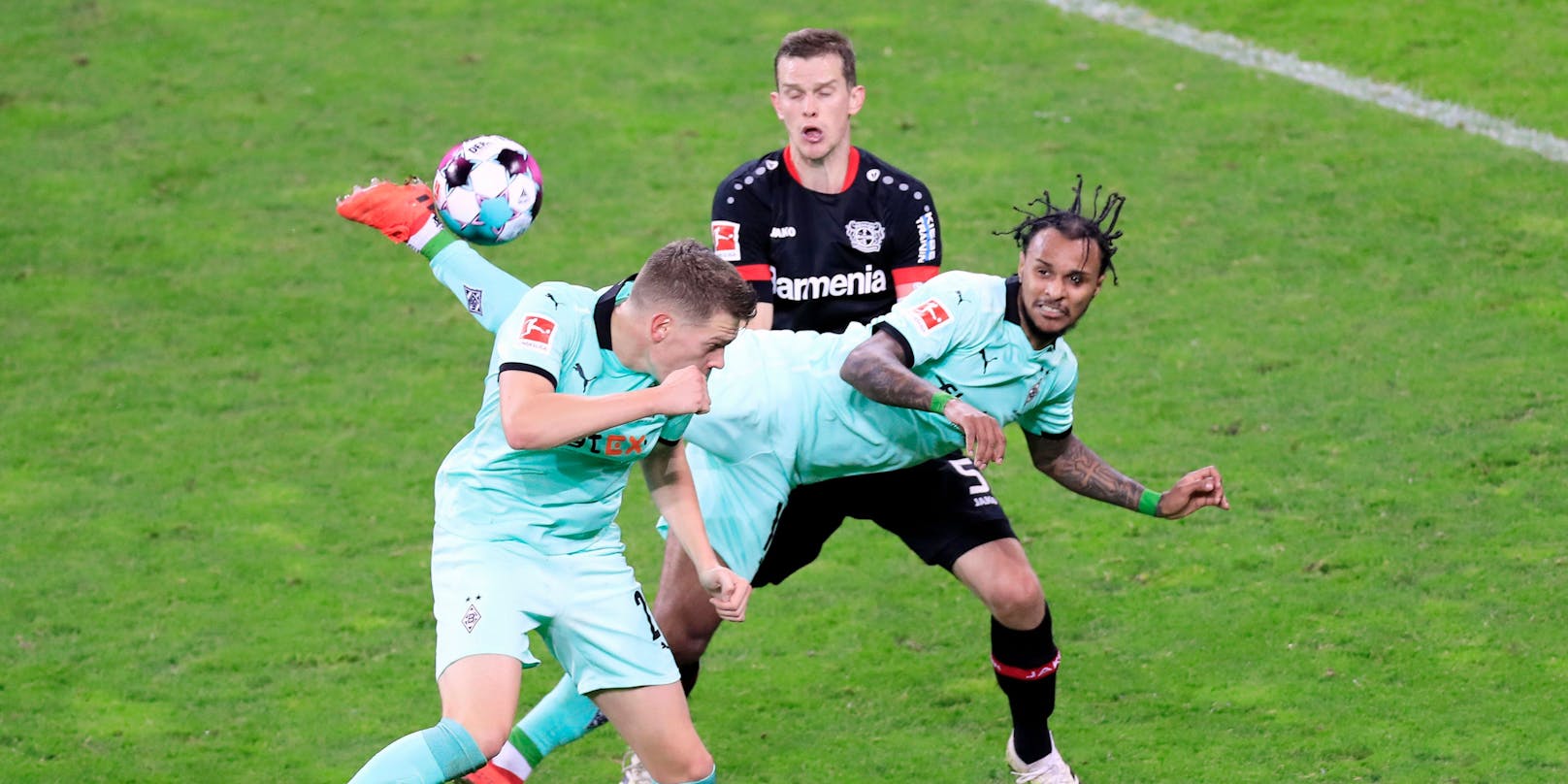 Highlight: Lazaro traf gegen Leverkusen per "Scorpion-Kick".