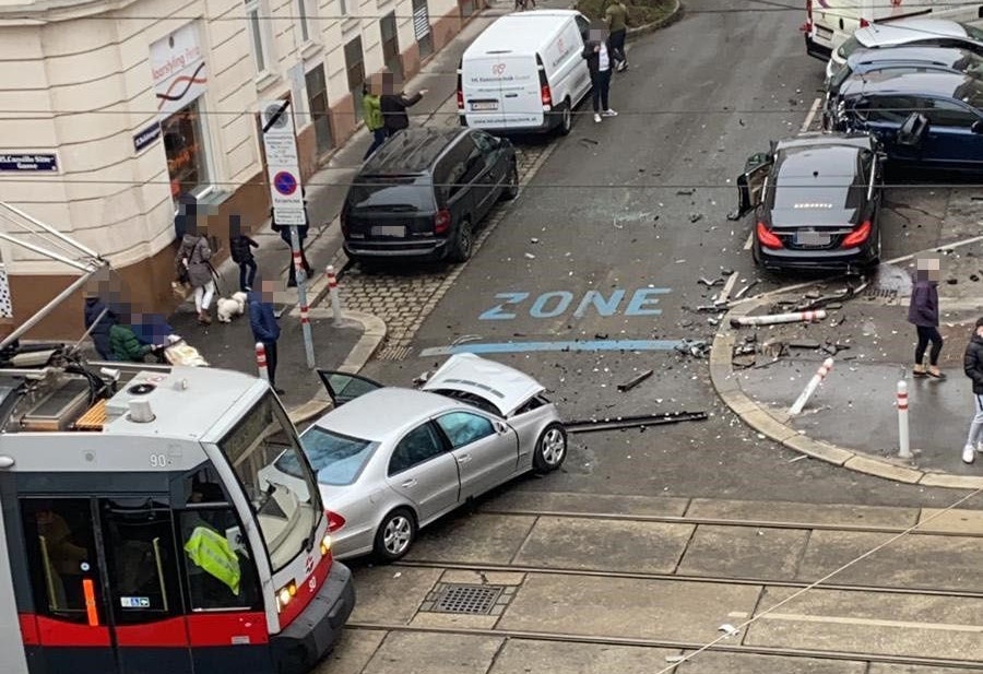 Am Sonntag ereignete sich ein Autounfall in Wien.