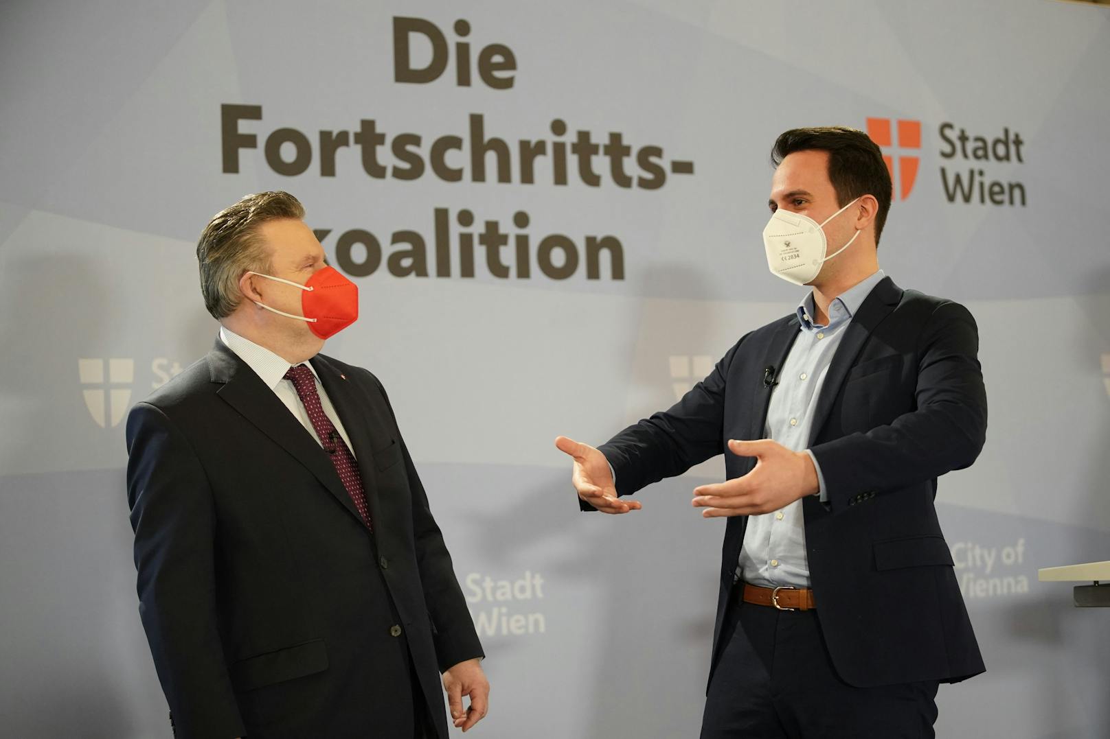 Wiens Bürgermeister Michael Ludwig (SPÖ) und Vize-Bürgermeister Christoph Wiederkehr (Neos) stellten am Montag im Rathaus eine Anti-Korruptions-Plattform vor.