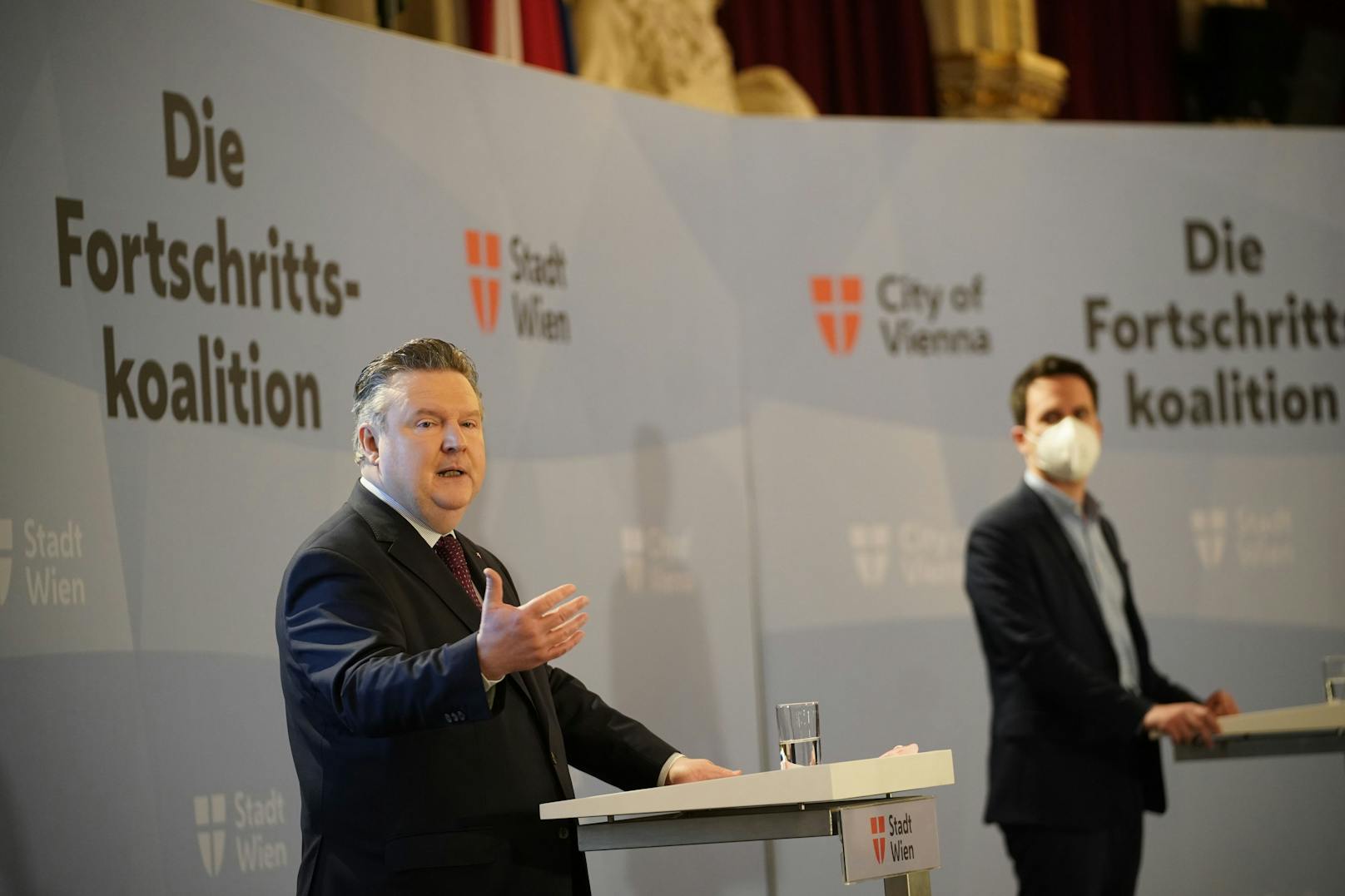 Wiens Bürgermeister Michael Ludwig (SPÖ) und Vize-Bürgermeister Christoph Wiederkehr (Neos) stellten am Montag im Rathaus eine Anti-Korruptions-Plattform vor.