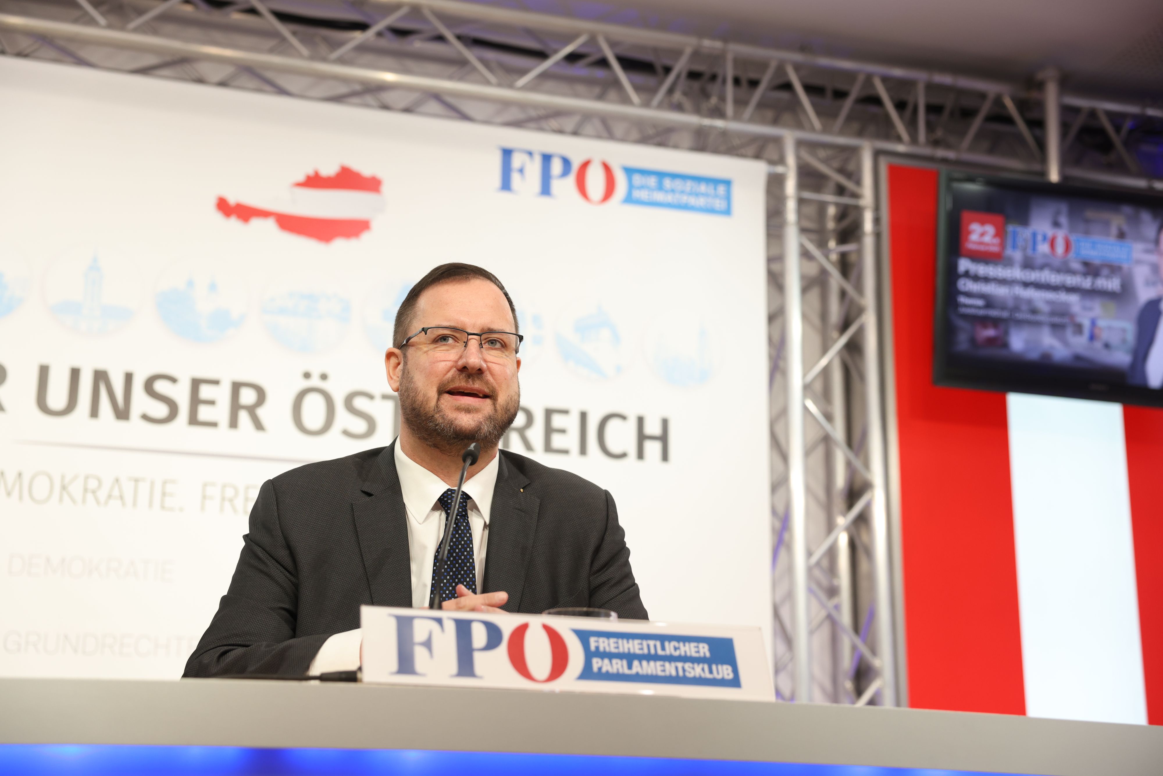 FPÖ-Mediensprecher Christian Hafenecker ließ am 22. Februar 2021 die "Bombe" platzen