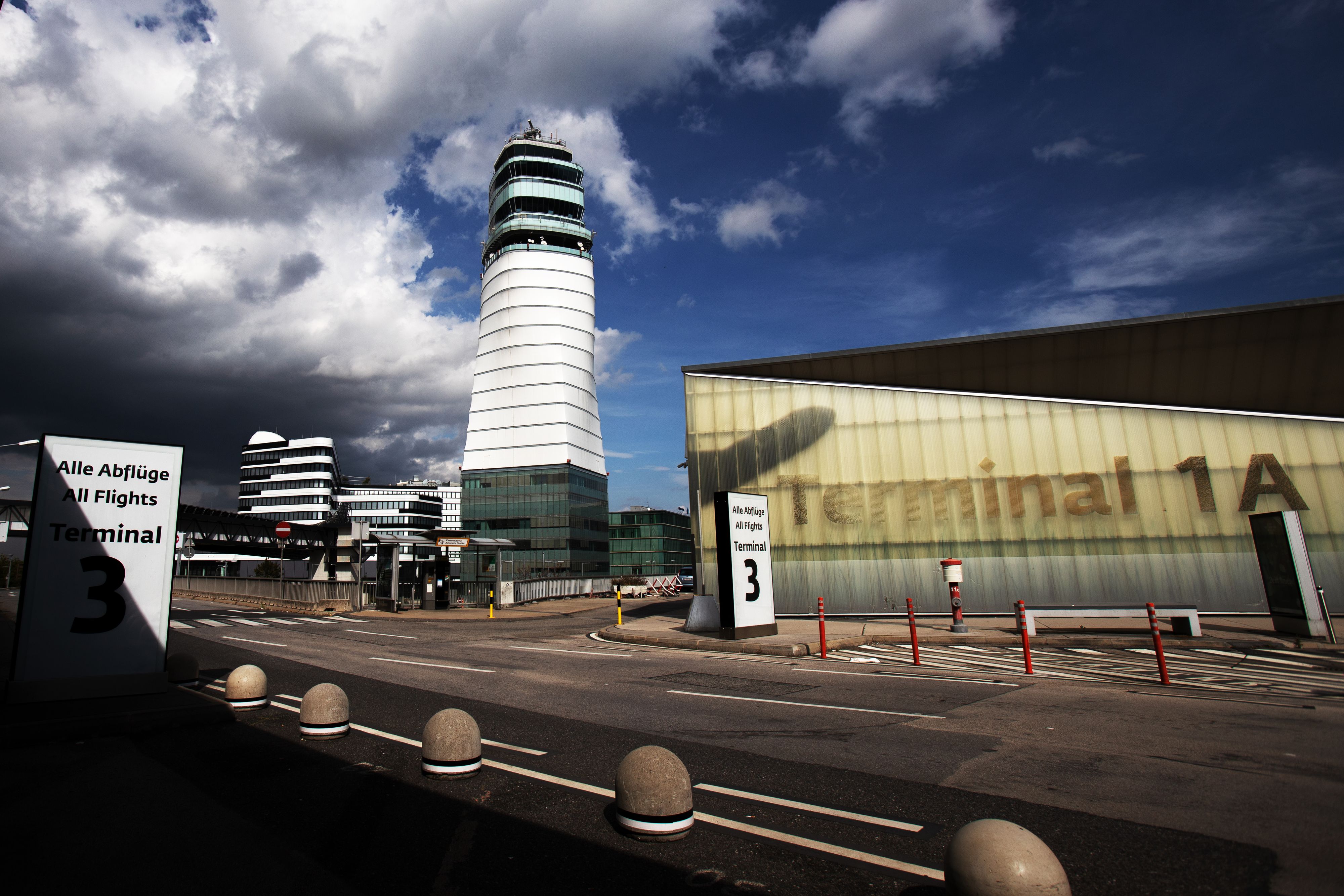 Am Flughafen Wien-Schwechat wurde der Drogenschmuggler von der Polizei bei der Einreise aus dem Verkehr gezogen