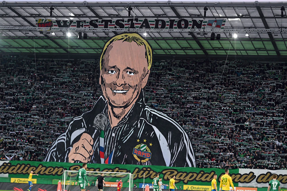 Die Andy-Marek-Choreo der Rapid-Fans.