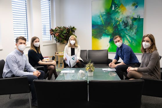 Die Schülervertreter beim Gespräch mit LH-Stv. Haberlander.