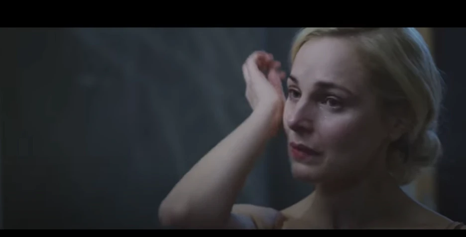 Auch Tränen fließen im Video.