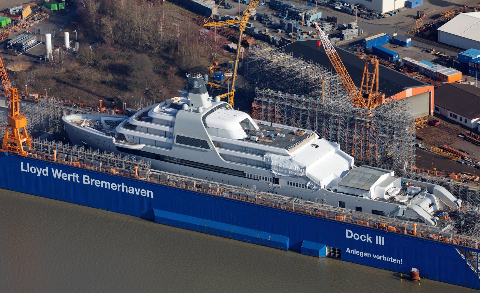 abramowitsch yacht bremerhaven