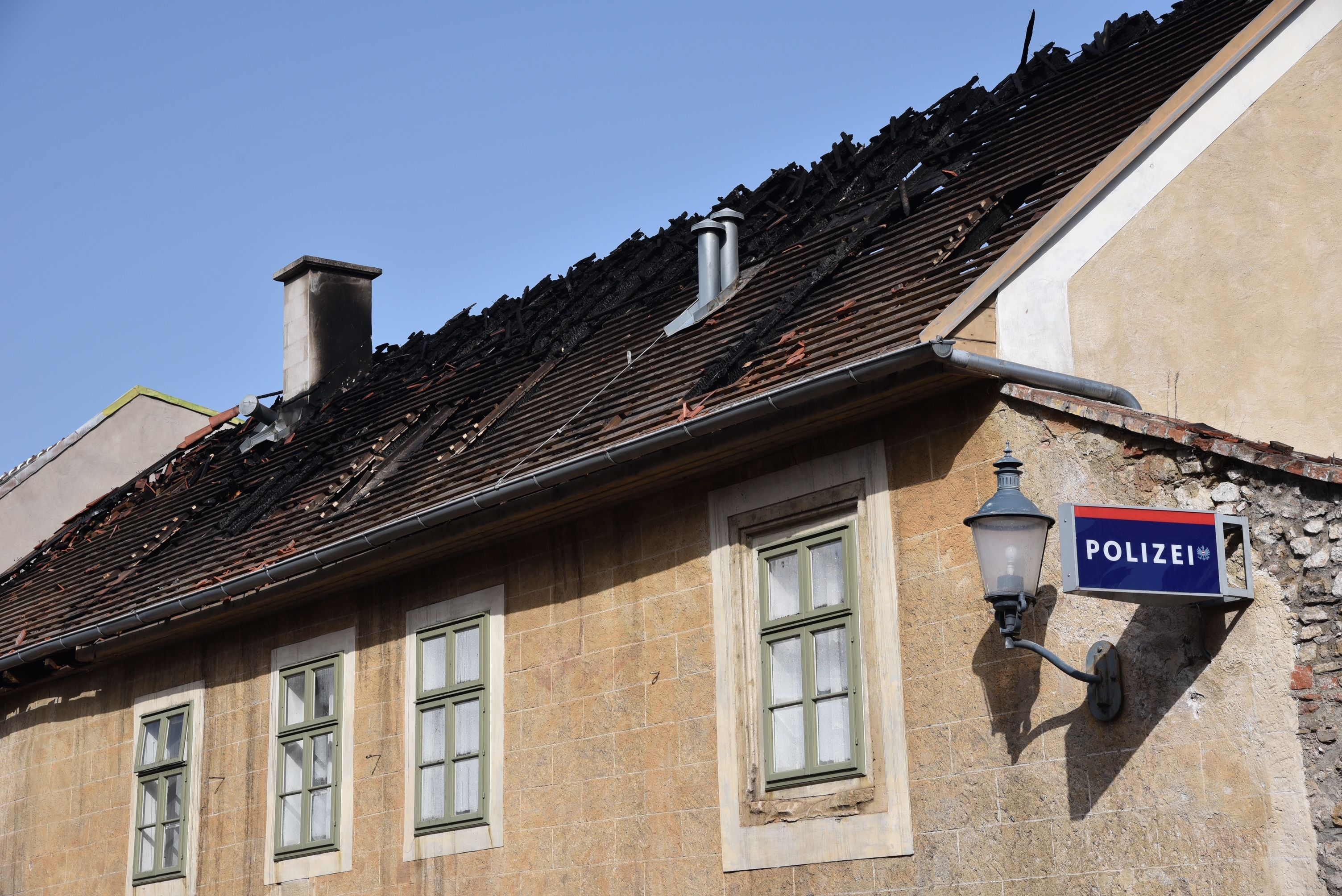 Polizeistation am Tag nach dem Brand