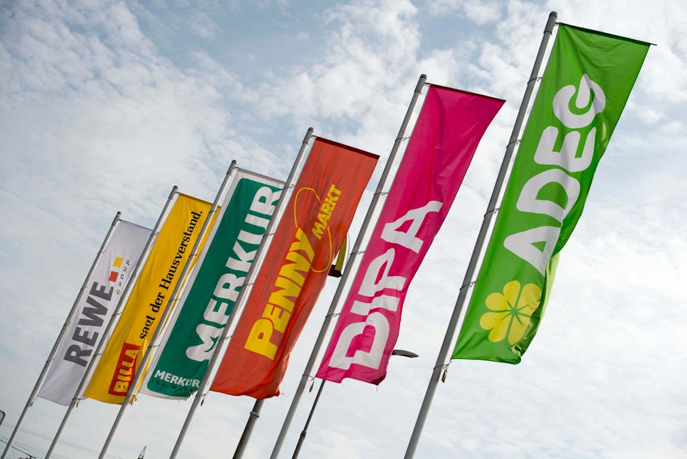 Fahnen von Penny, Billa, Rewe, Merkur, ADEG & Bipa 