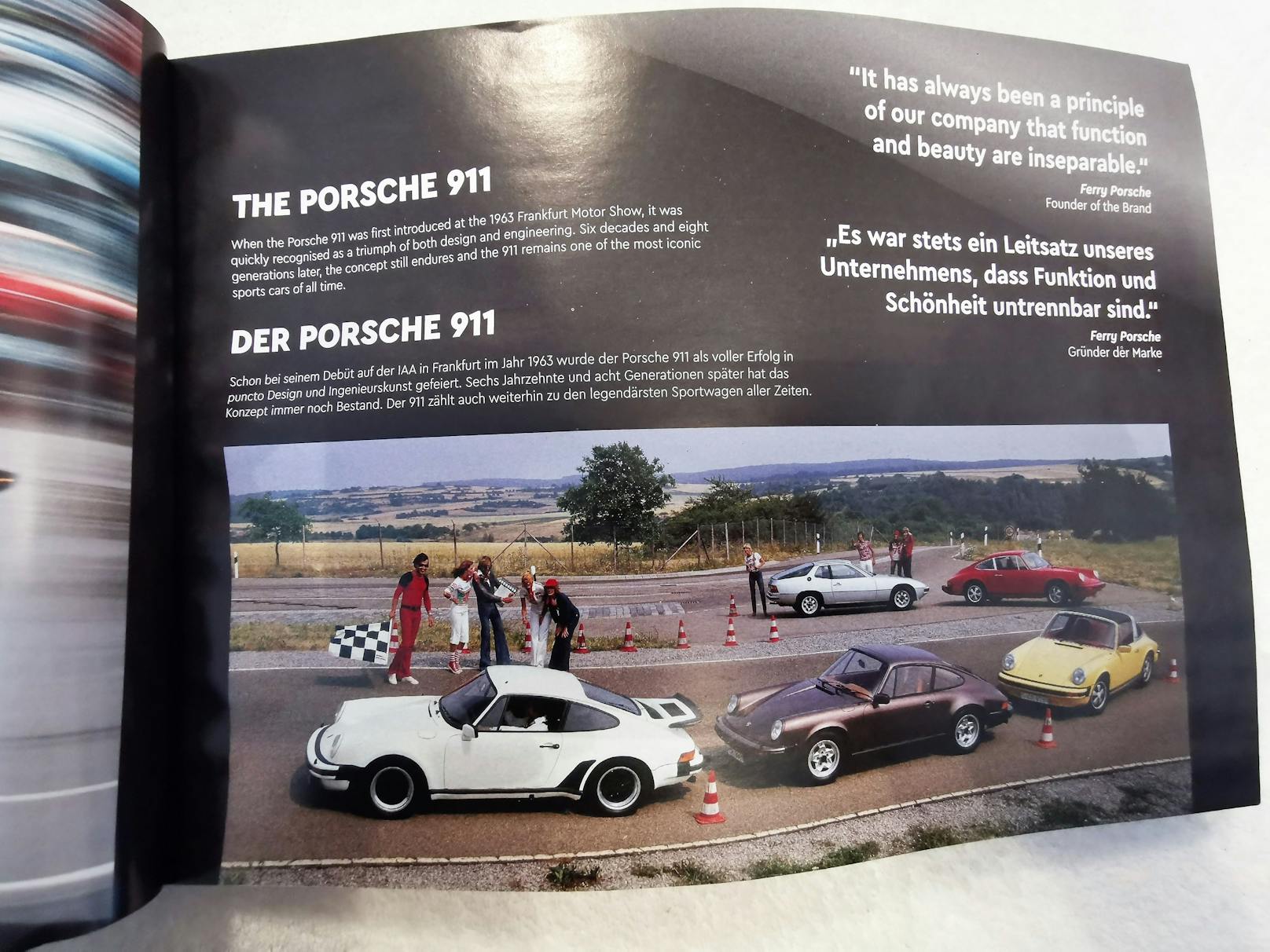 In der Anleitung wird nicht nur der Bau des Porsche 911 genau beschrieben, sie führt auch durch die Geschichte des legendären Sportwagens.