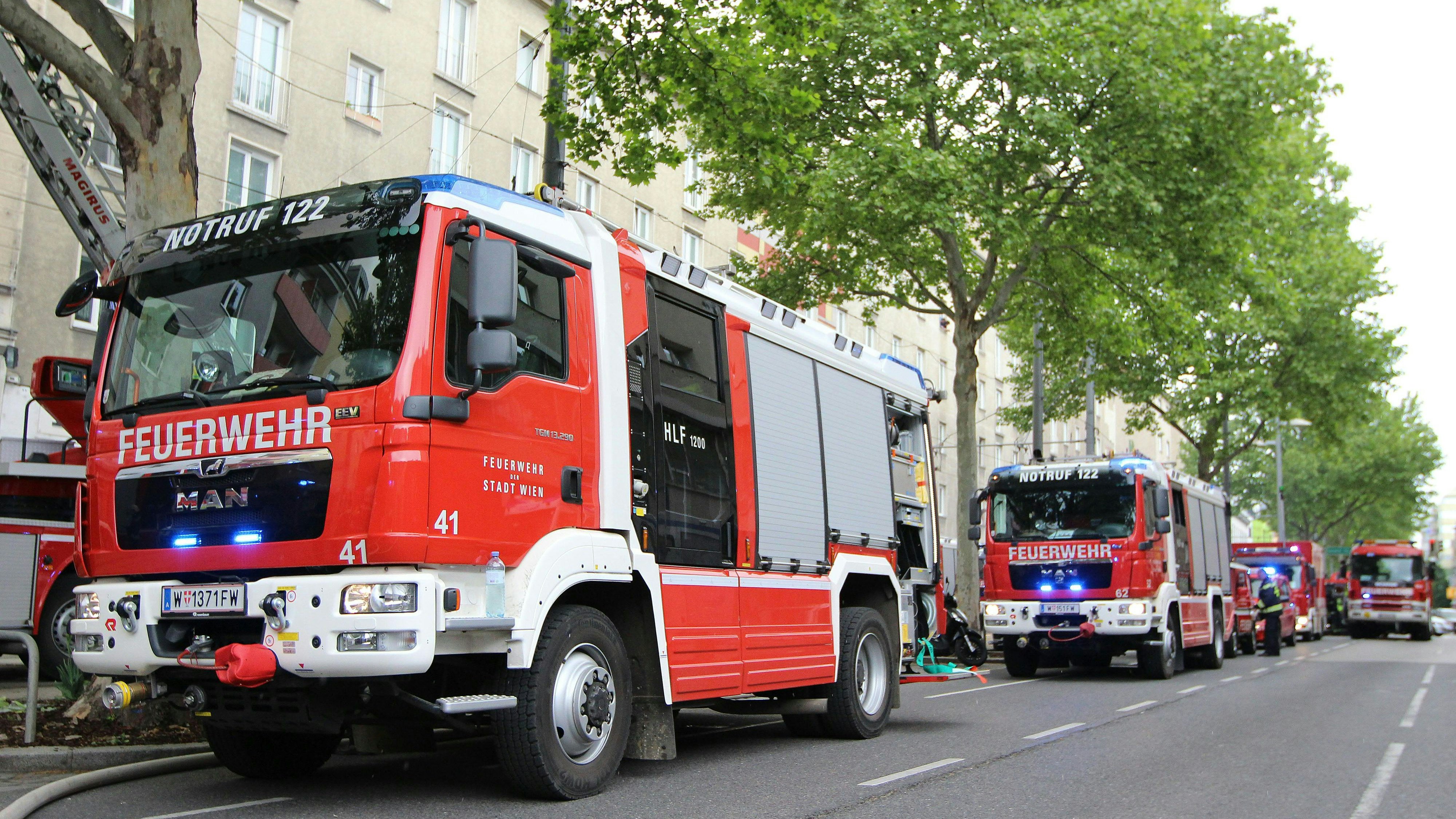 Fahrzeuge der Wiener Berufsfeuerwehr im Einsatz