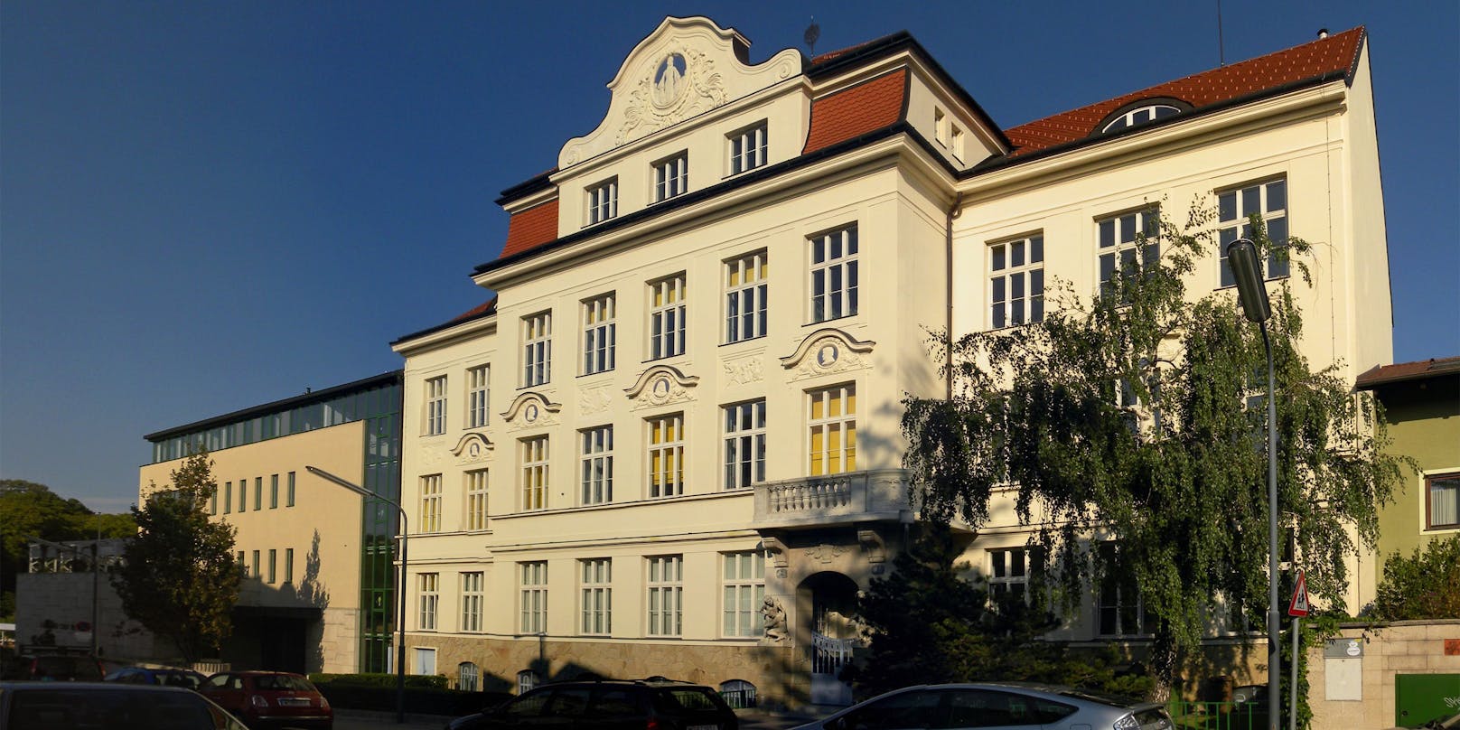                  Die Volksschule in Wien-Hietzing              