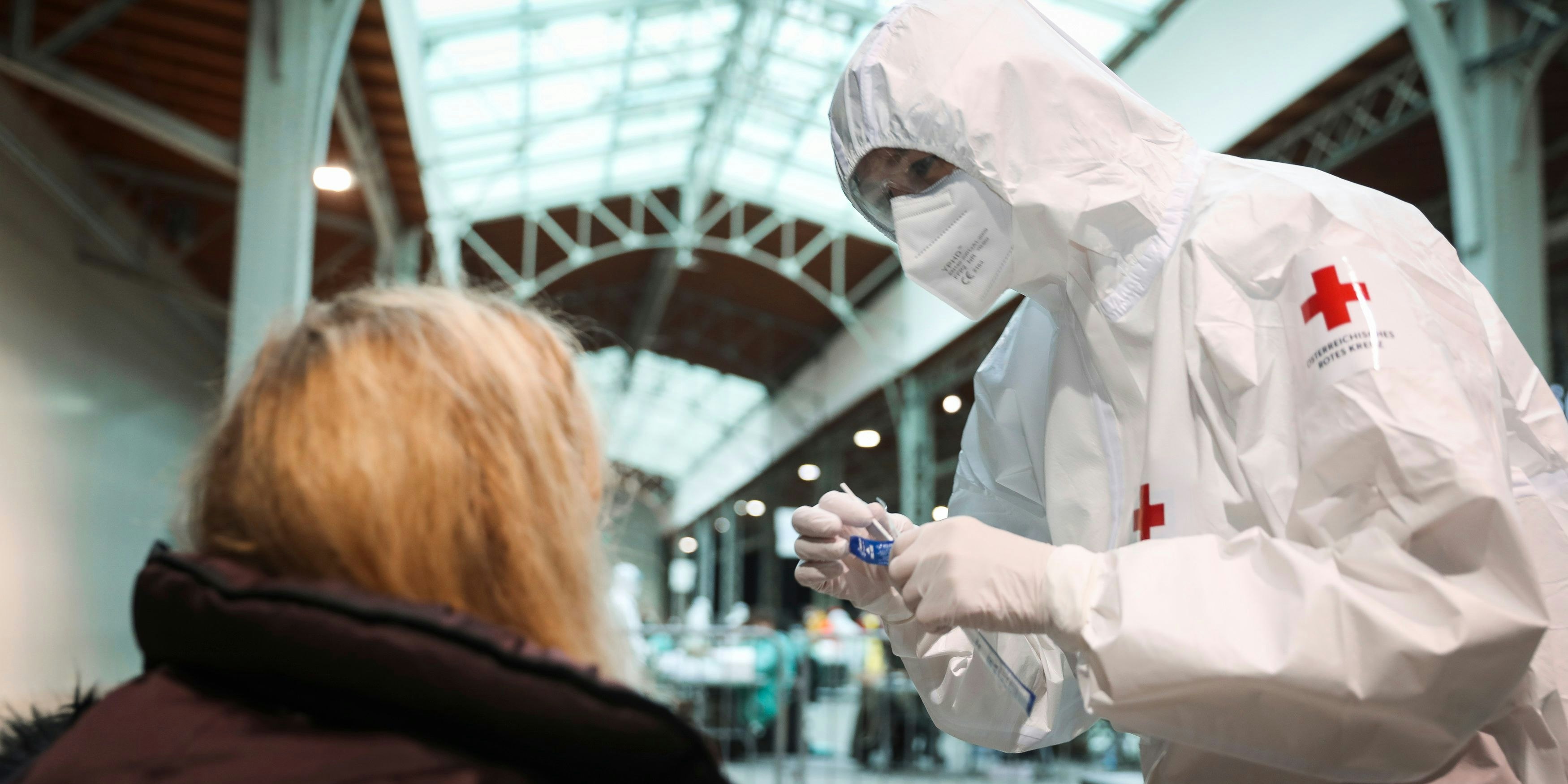 Covid19-Massentests in der Marxhalle mit dem Wiener Roten Kreuz und dem Team Österreich