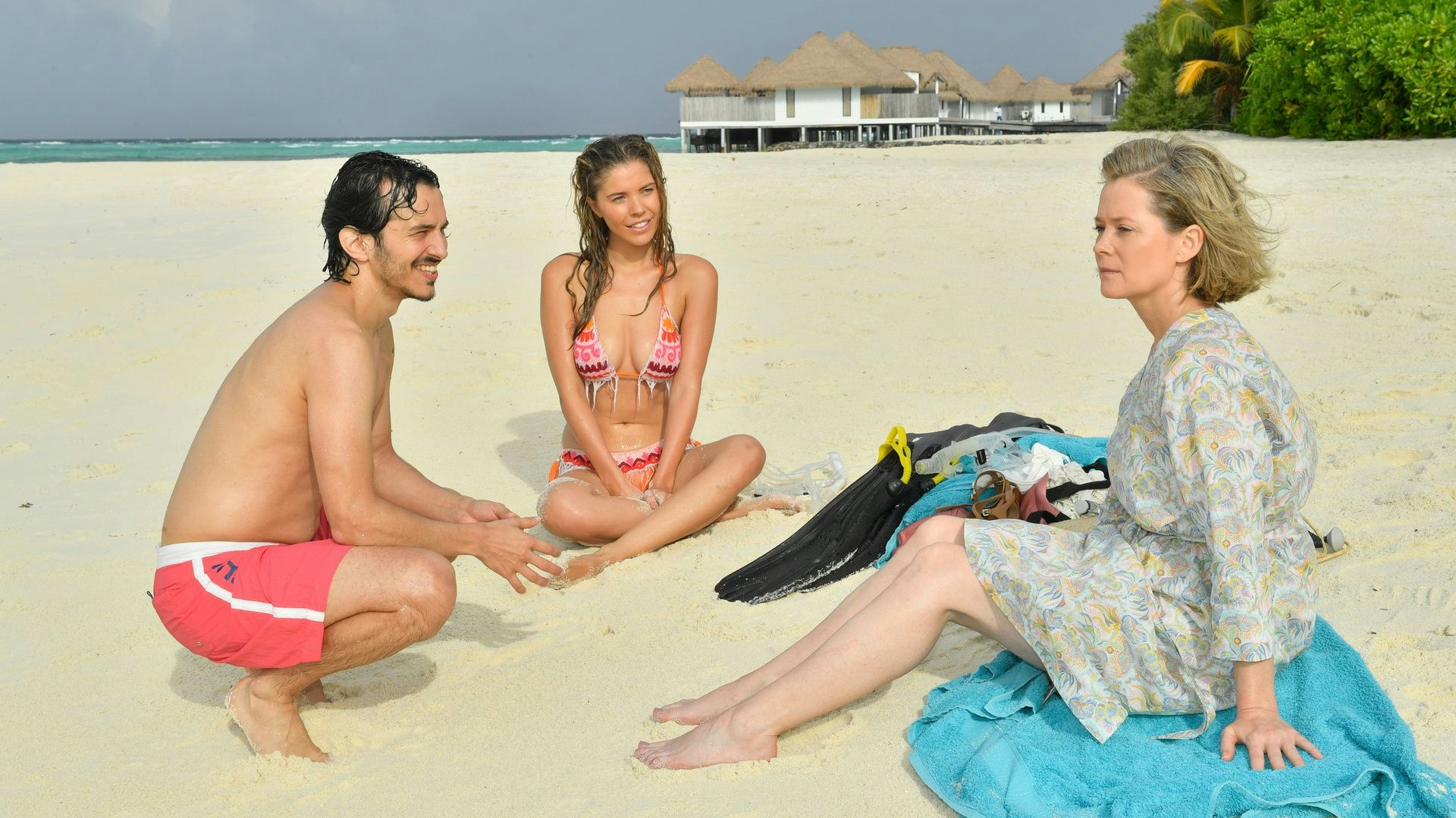 "Das Traumschiff: Malediven": Ferdi Ötzen, Victoria Swarovski, Lisa Karlström