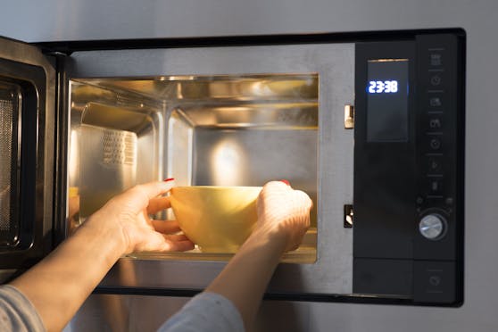 Es gibt bestimmte Lebensmittel, die du auf keinen Fall in der Mikrowelle aufwärmen solltest.