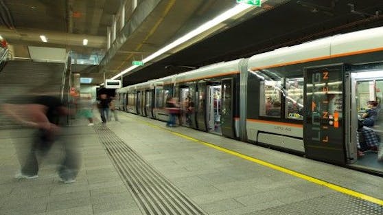 An der Straßenbahnhaltestelle Linz Hauptbahnhof kam es zum Überfallsversuch.