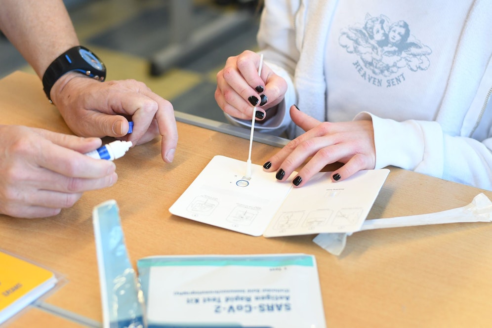 Nach und nach soll jeder Bürger seine Schnelltests bekommen.