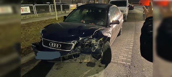 Der Audi A6 knallte gegen eine Leitplanke.