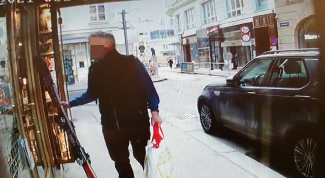 Der Unbekannte und die vergessenen Ski.