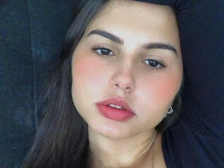 Download von www.picturedesk.com am 26.02.2021 (19:18).  *** SERVICEBILD *** This handout picture released by Mayla Rezende shows herself posing for a picture, in Blumenau, Brazil, on February 23, 2020. - Growing up as identical twins, Mayla and Sofia always did everything together, and their decision to undergo sex reassignment surgery is no exception. Now, they have made the transition they long dreamed of together, in what their doctor calls a first. (Photo by - / AFP) / XGTY / RESTRICTED TO EDITORIAL USE - MANDATORY CREDIT AFP PHOTO / MAYLA REZENDE - NO MARKETING NO ADVERTISING CAMPAIGNS -DISTRIBUTED AS A SERVICE TO CLIENTS - 20200223_PD22096 - Rechteinfo: Servicebild (SB) Bei diesem Bild ist PictureDesk ausschließlich technischer Dienstleister und stellt eine technische Bearbeitungsgebühr in Rechnung. PictureDesk ist weder Urheber noch Rechteinhaber. Die Nutzung liegt in alleiniger Verantwortung des Kunden. Nur für redaktionelle Nutzung! Werbliche Nutzung erfordert Freigabe: bitte schicken Sie uns eine Anfrage.