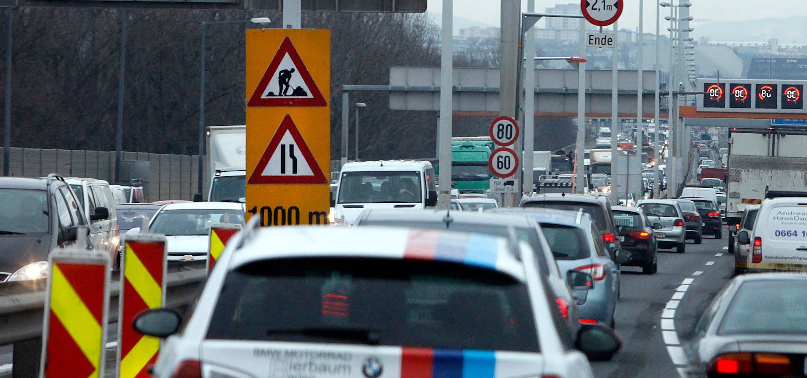 Zäher Verkehr auf der Südosttangente A23 in Wien. Symbolbild