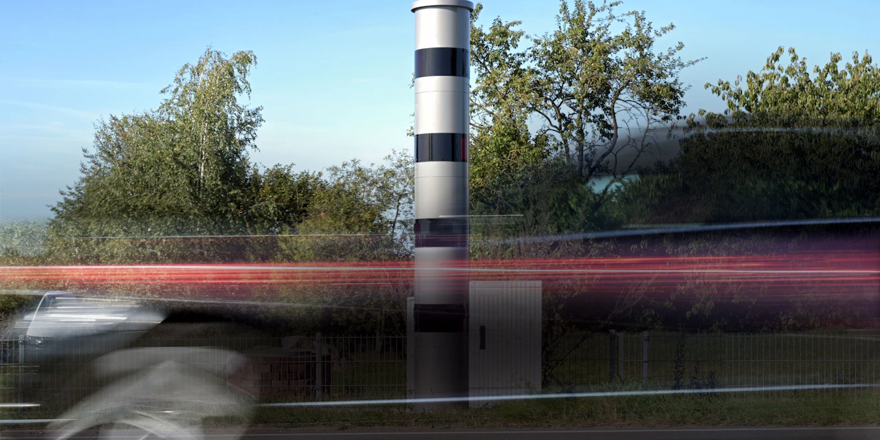 welt-autoraser-mit-207-km-h-geblitzt-f-hrerschein-weg-heute-at