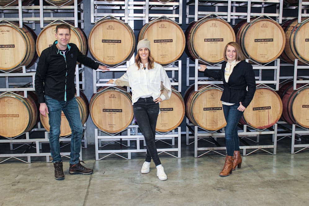Erich Scheiblhofer, Olympiasiegerin Julia Dujmovits und Bettina Scheiblhofer.