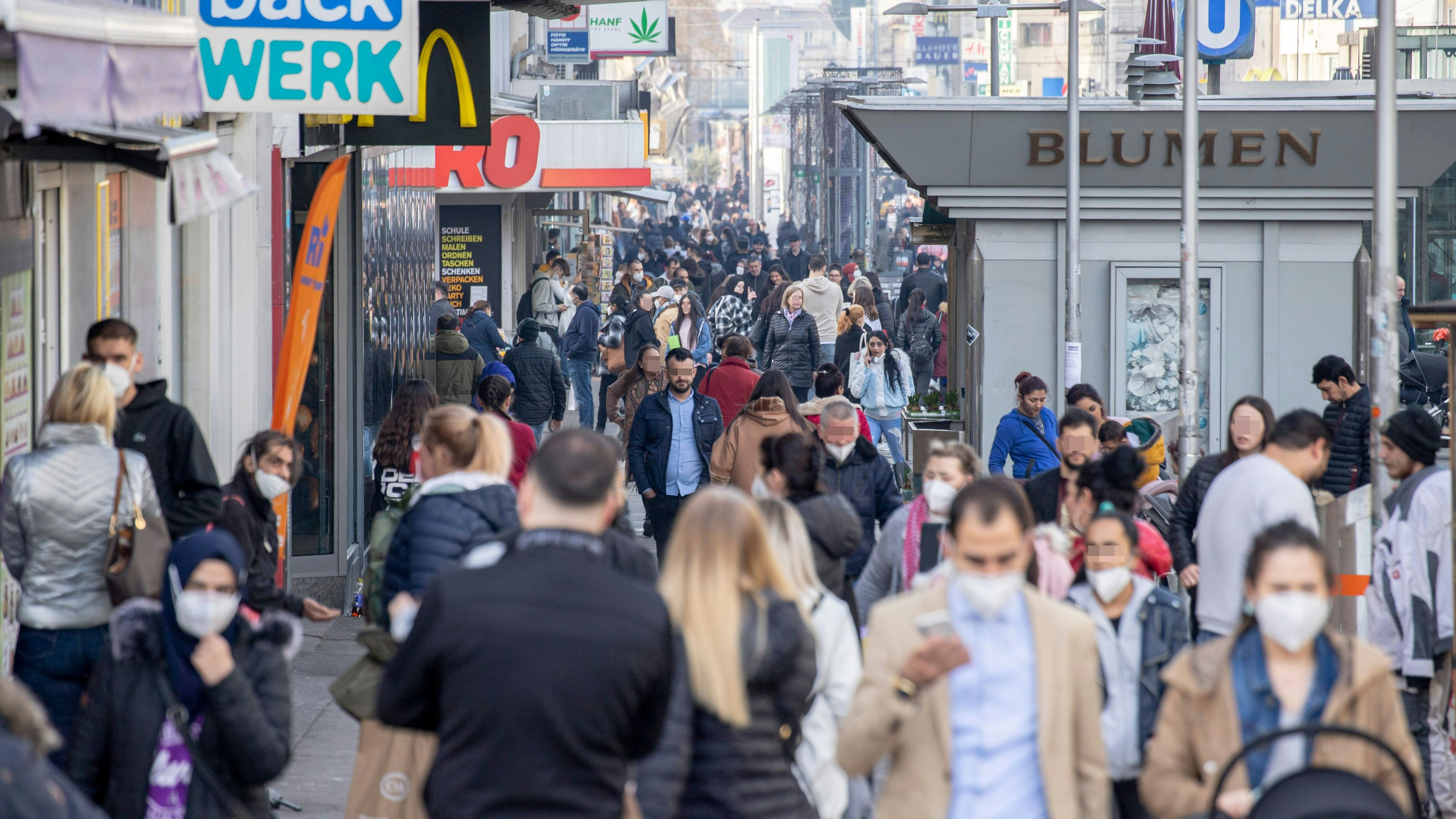 Seit den ersten Lockerungen und der damit einhergehenden Öffnung des Handels im dritten Lockdown steigen die Infektionszahlen in Österreich wieder an.