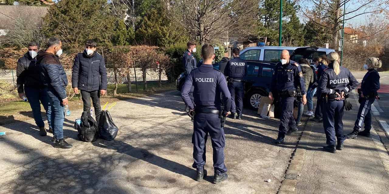 Polizeieinsatz | heute.at #100055557 Tag