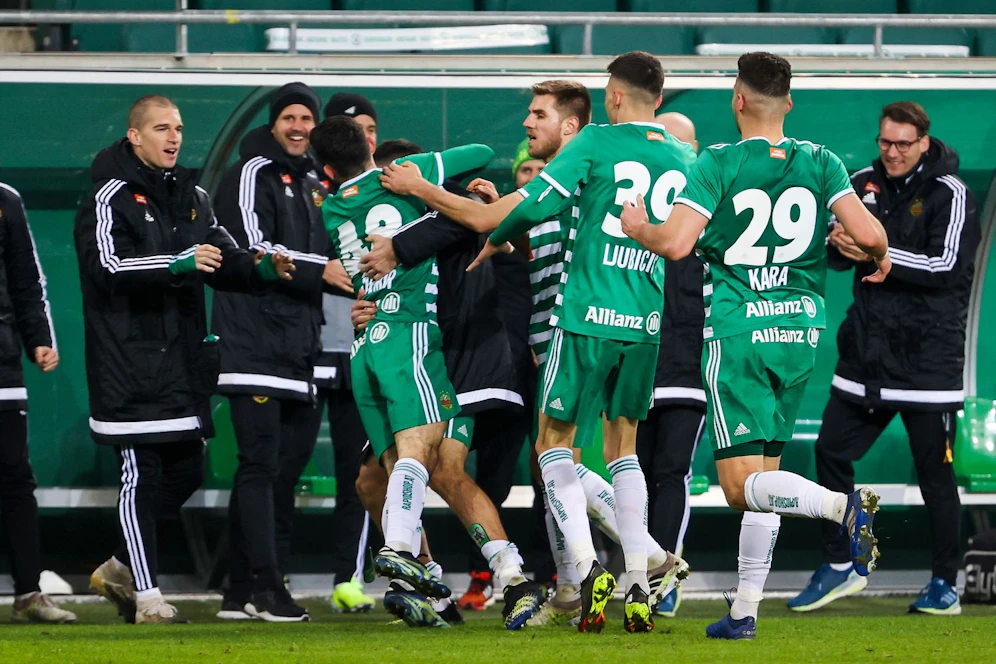 Rapid schlägt Ried in der 90. Minute. 