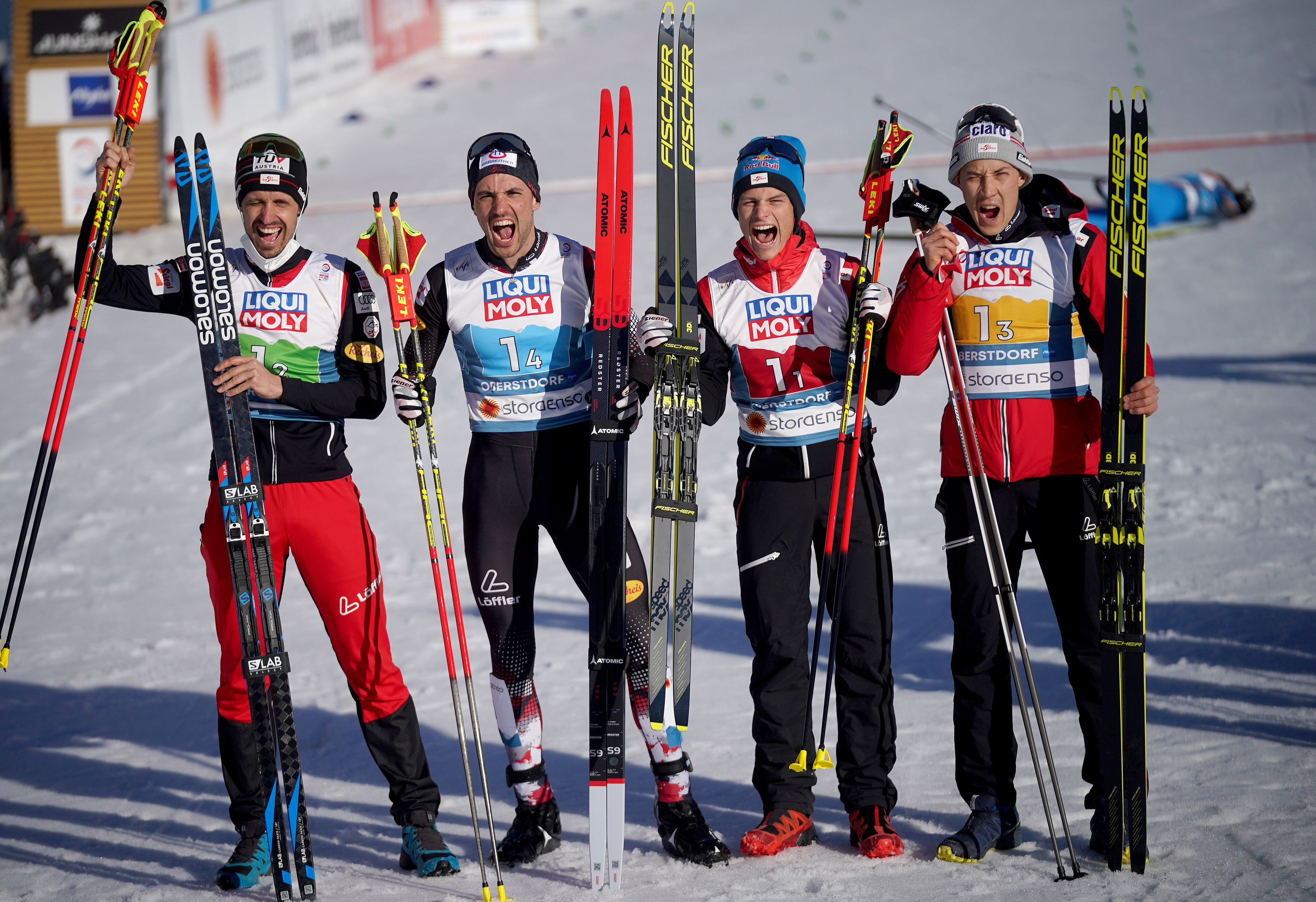 Das ÖSV-Team jubelt über Bronze