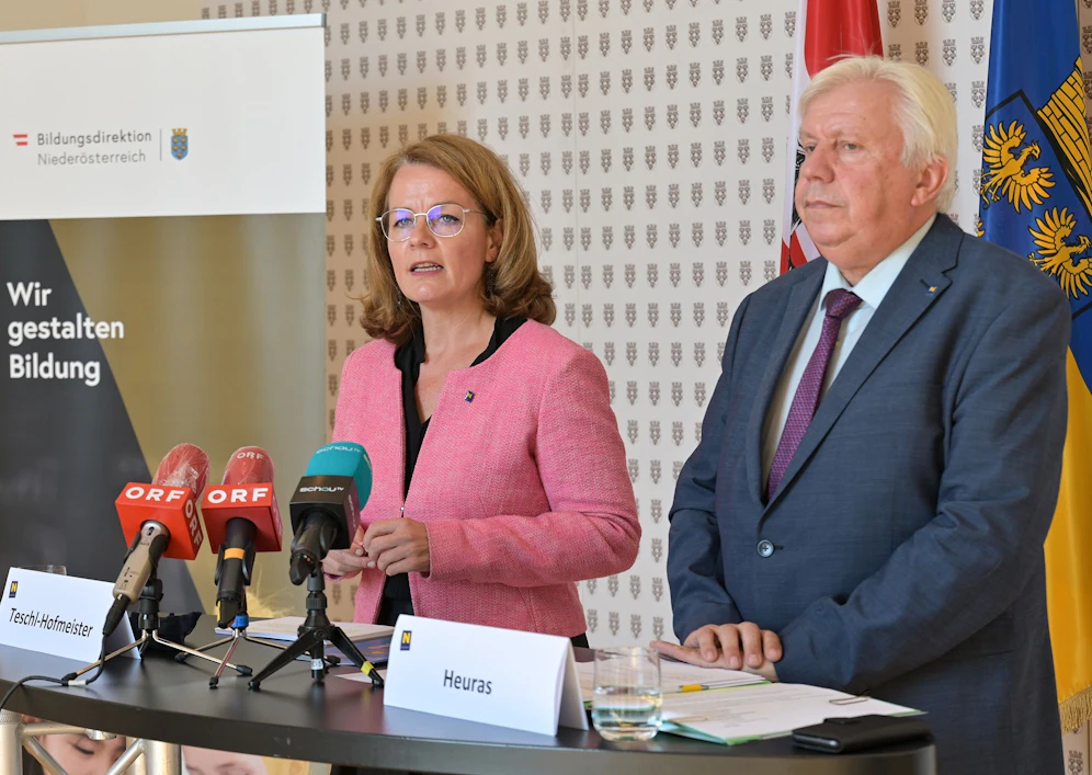 Bildungs-Landesrätin Christiane Teschl-Hofmeister und Bildungsdirektor Johann Heuras