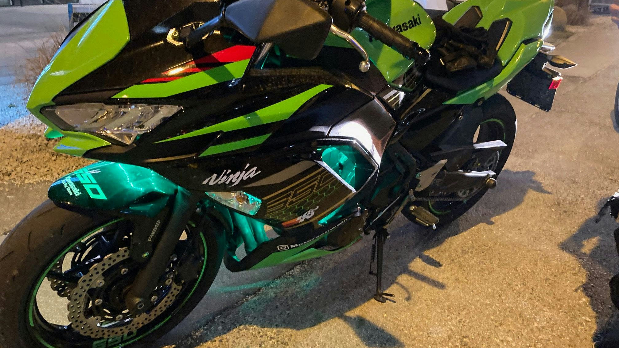 Der Biker war deutlich zu schnell unterwegs. 