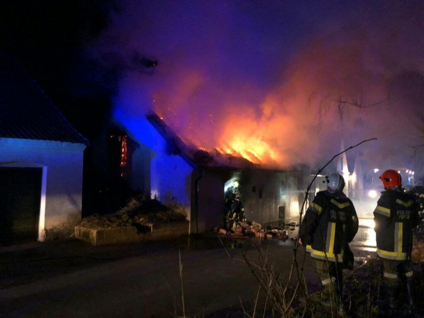 Brand in Poysdorf: Großeinsatz für die Feuerwehr