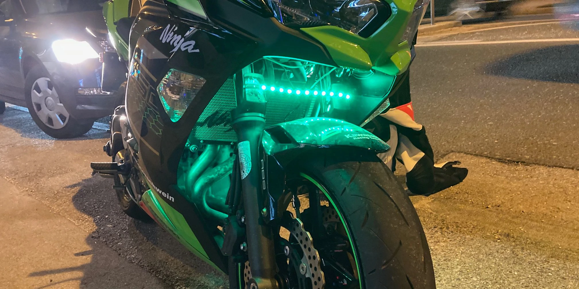 Der Biker war deutlich zu schnell unterwegs. 