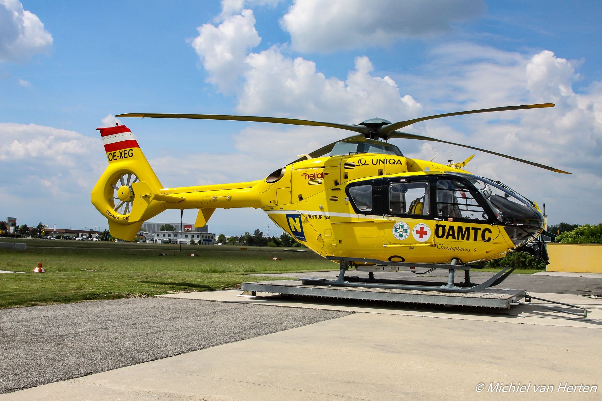 Die Frau wurde per Rettungshubschrauber ins Spital gebracht.