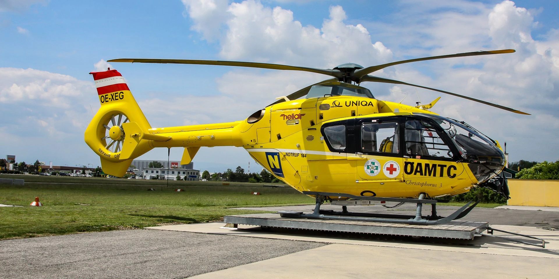 Die Frau wurde per Rettungshubschrauber ins Spital gebracht.