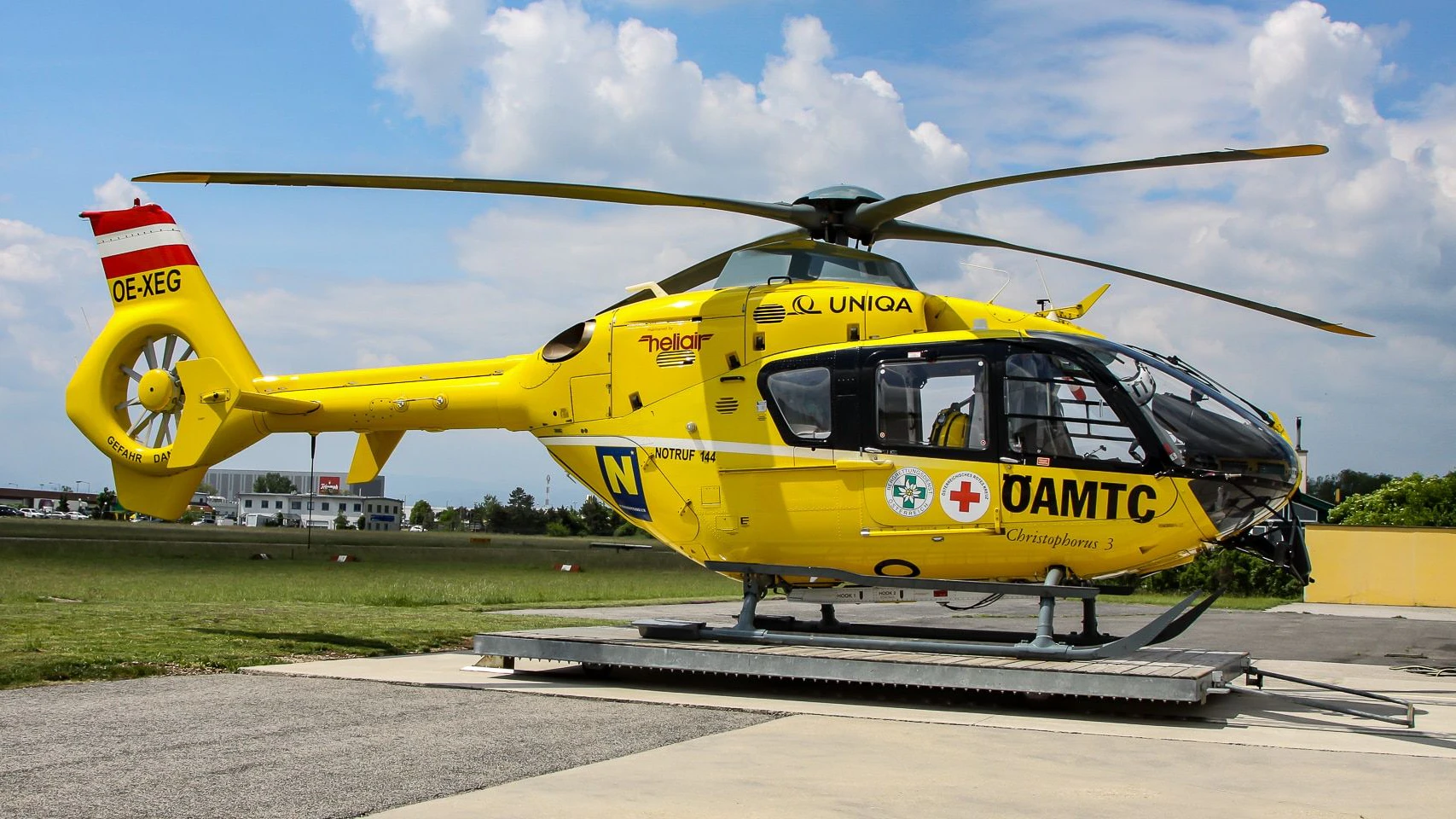 Die Frau wurde per Rettungshubschrauber ins Spital gebracht.