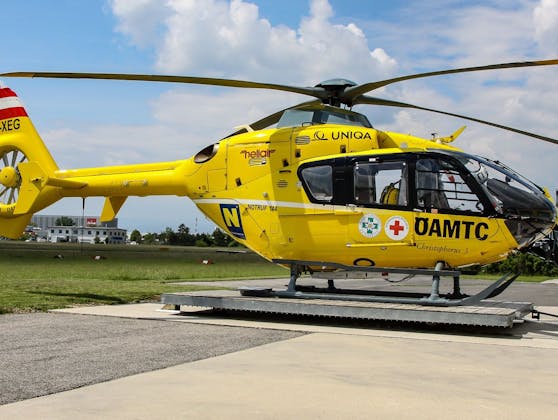 Der Mann wurde per Rettungshubschrauber ins Spital gebracht.