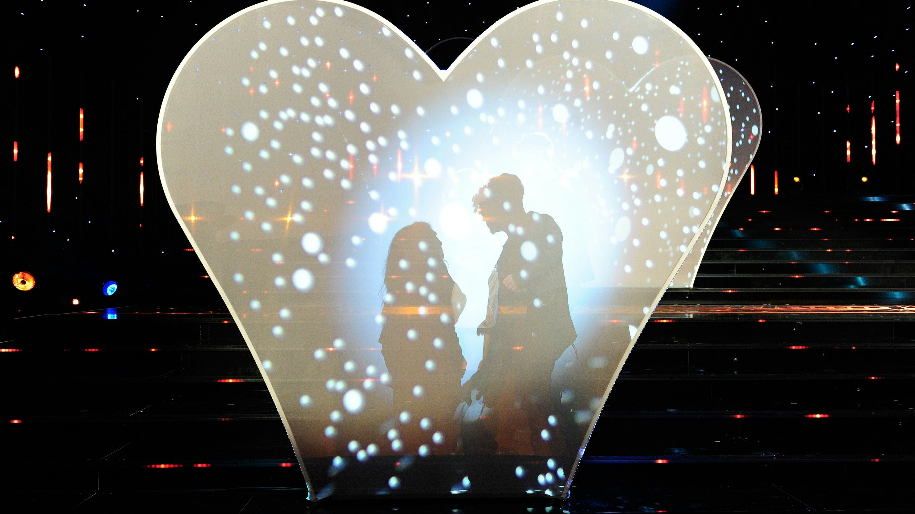 ARD/MDR/BR/ORF "SCHLAGERCHAMPIONS - DAS GROSSE FEST DER BESTEN", Florian Silbereisen präsentiert die Stars des Jahres, am Samstag (27.02.21) um 20:15 Uhr. Florian Silbereisen rollt den roten Teppich aus – für die Stars des Jahres, die durch besondere Erfolge, originelle Ideen oder neue Trends Maßstäbe gesetzt haben! Der Showmaster präsentiert die SCHLAGERCHAMPIONS - DAS GROSSE FEST DER BESTEN! Auf der Gästeliste für das glanzvolle Schlager-Gipfeltreffen stehen Andrea Berg,  Roland Kaiser, Sarah Lombardi, Pietro Lombardi, Giovanni Zarrella, Howard Carpendale, Ross Antony und viele andere. Der deutsche ESC-Kandidat Jendrik stellt seinen Song-Contest-Beitrag vor. Außerdem starten die No Angels ihr Comeback, das Comeback des Jahres, mit dem ersten großen Samstagabend-Showauftritt!  Weitere Infos zur Show folgen regelmäßig auf www.feste.tv. Eine‎ Produktion der Jürgens TV GmbH im Auftrag des MDR und des BR in Zusammenarbeit mit dem ORF. Im Bild: Marina Marx und Karsten Walter: Fahr zur Hölle © ARD/JürgensTV/Dominik Beckmann, honorarfrei - Verwendung gemäß der AGB im engen inhaltlichen, redaktionellen Zusammenhang mit genannter ARD-Sendung bei Nennung "Bild: ARD/JürgensTV/Dominik Beckmann" (S2). ARD-Programmdirektion/Bildredaktion, Tel: 089/5900-23879, Fax: 089/550-1259, bildredaktion@DasErste.de