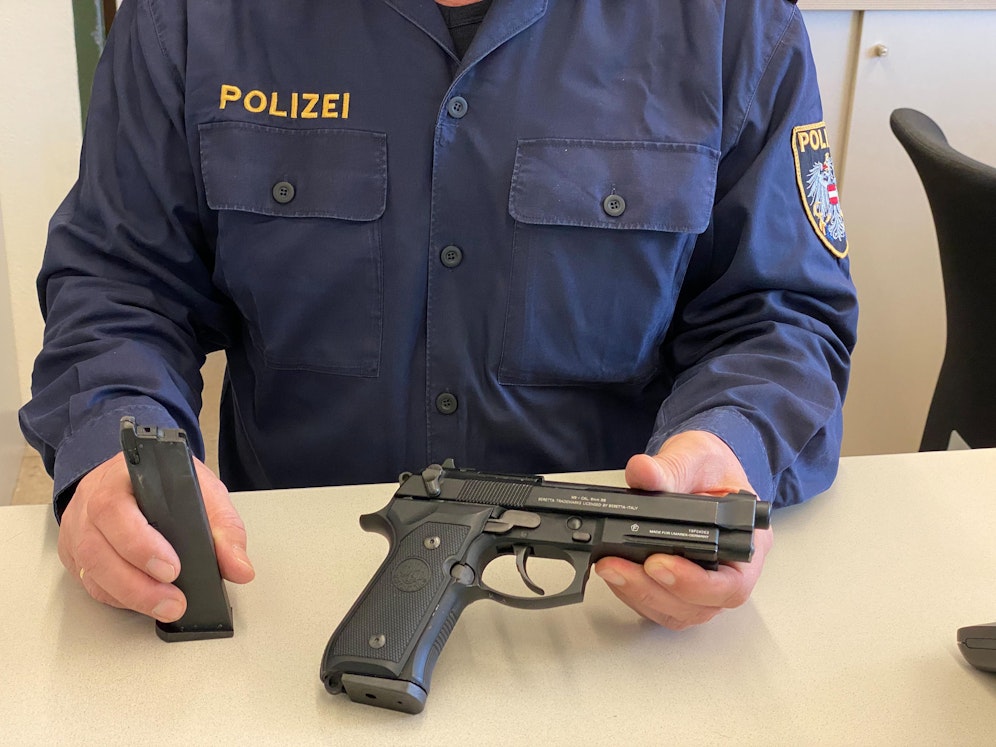 Bei der Tat kam eine Softgun zum Einsatz. Symbolbild. 