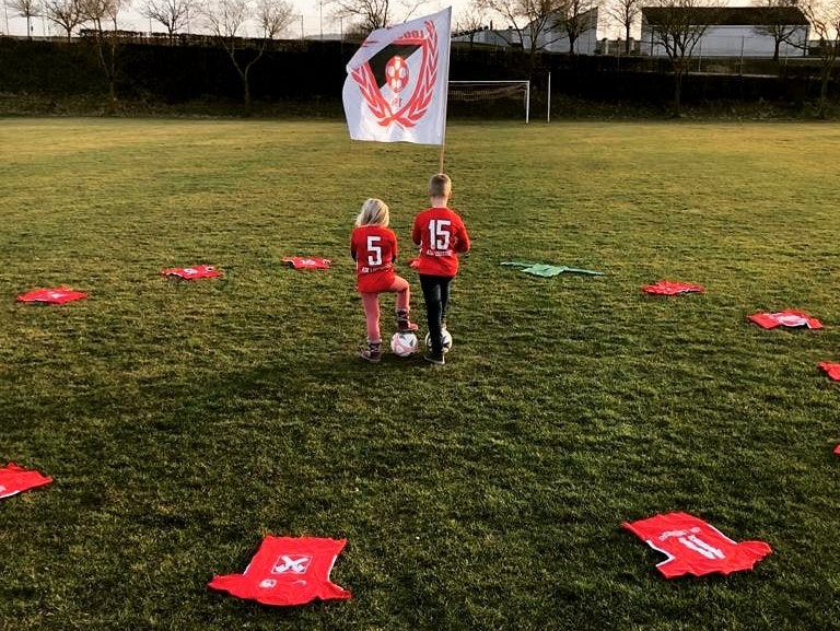 Zahlreiche Sportvereine wie der ASK Loodorf nahmen an der stillen Protestaktion teil.