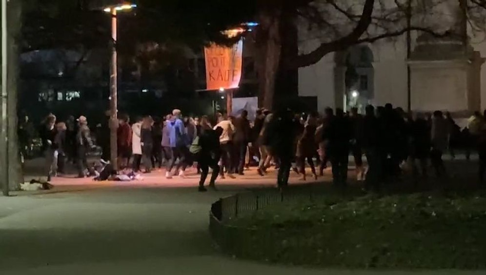 Demo-Rave am Karlsplatz in Wien