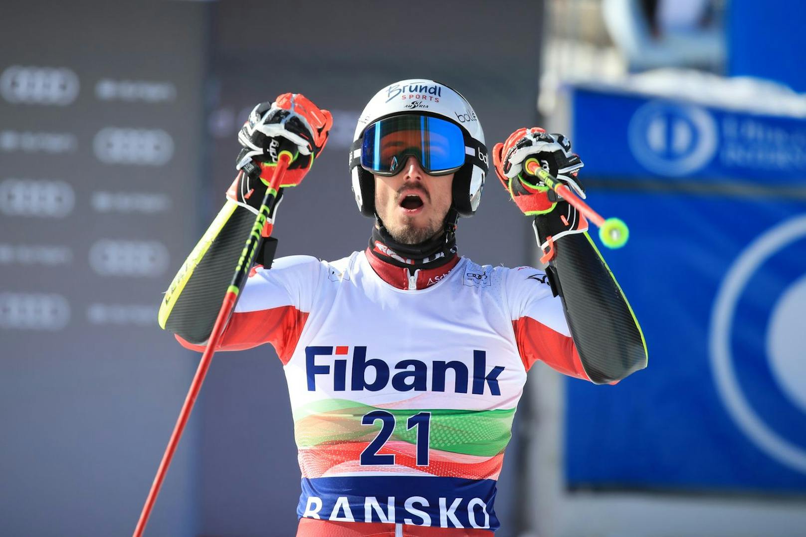 Stefan Brennsteiner zeigt als schnellster Österreicher auf.