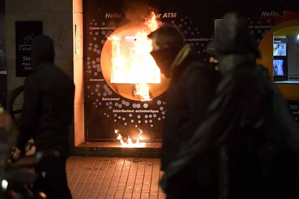 Die Krawalle in Barcelona werden zum Ventil für den Frust einer ganzen Generation.