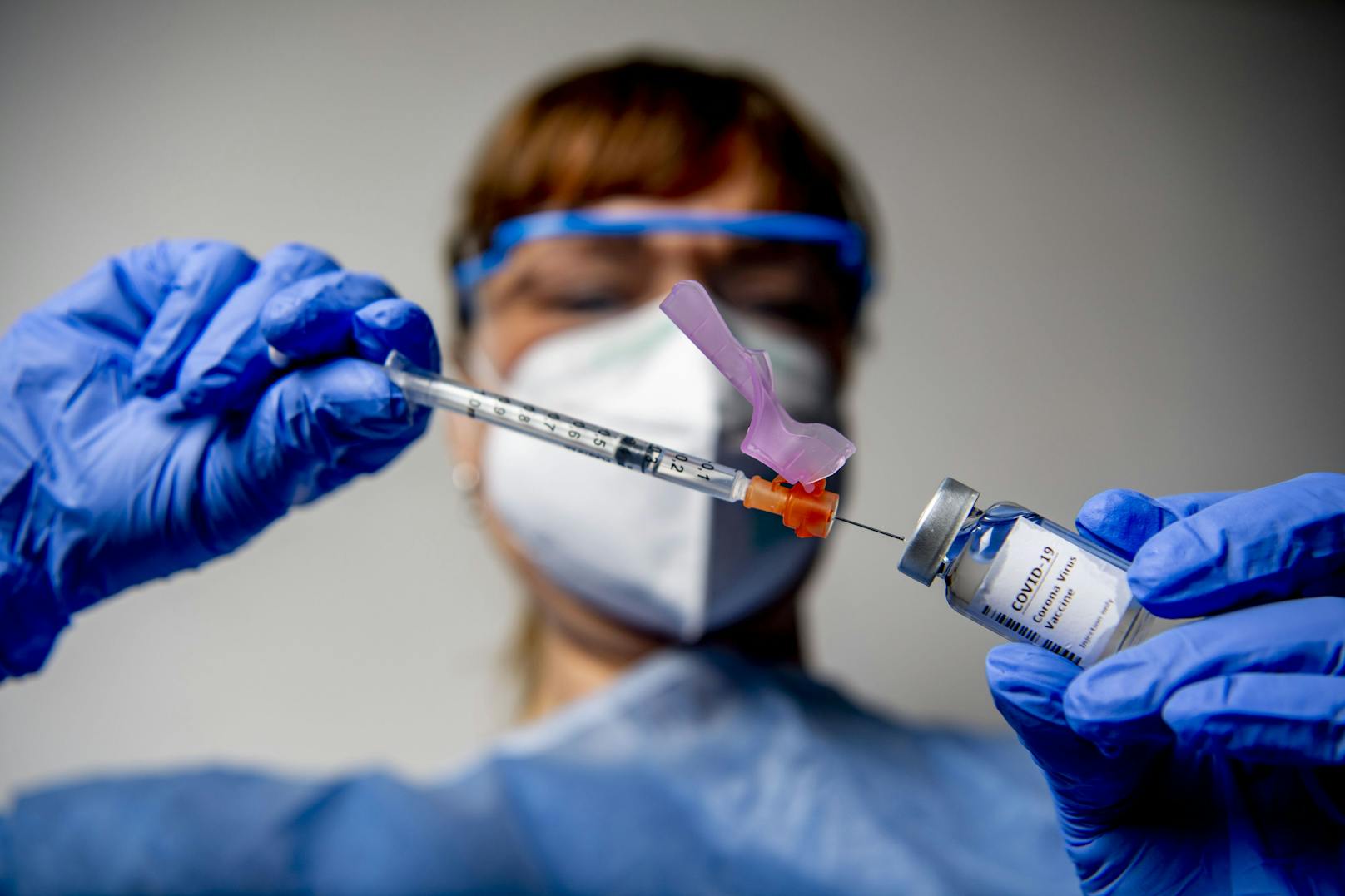 Südafrika hat die geplanten AstraZeneca-Impfungen vorübergehend gestoppt.