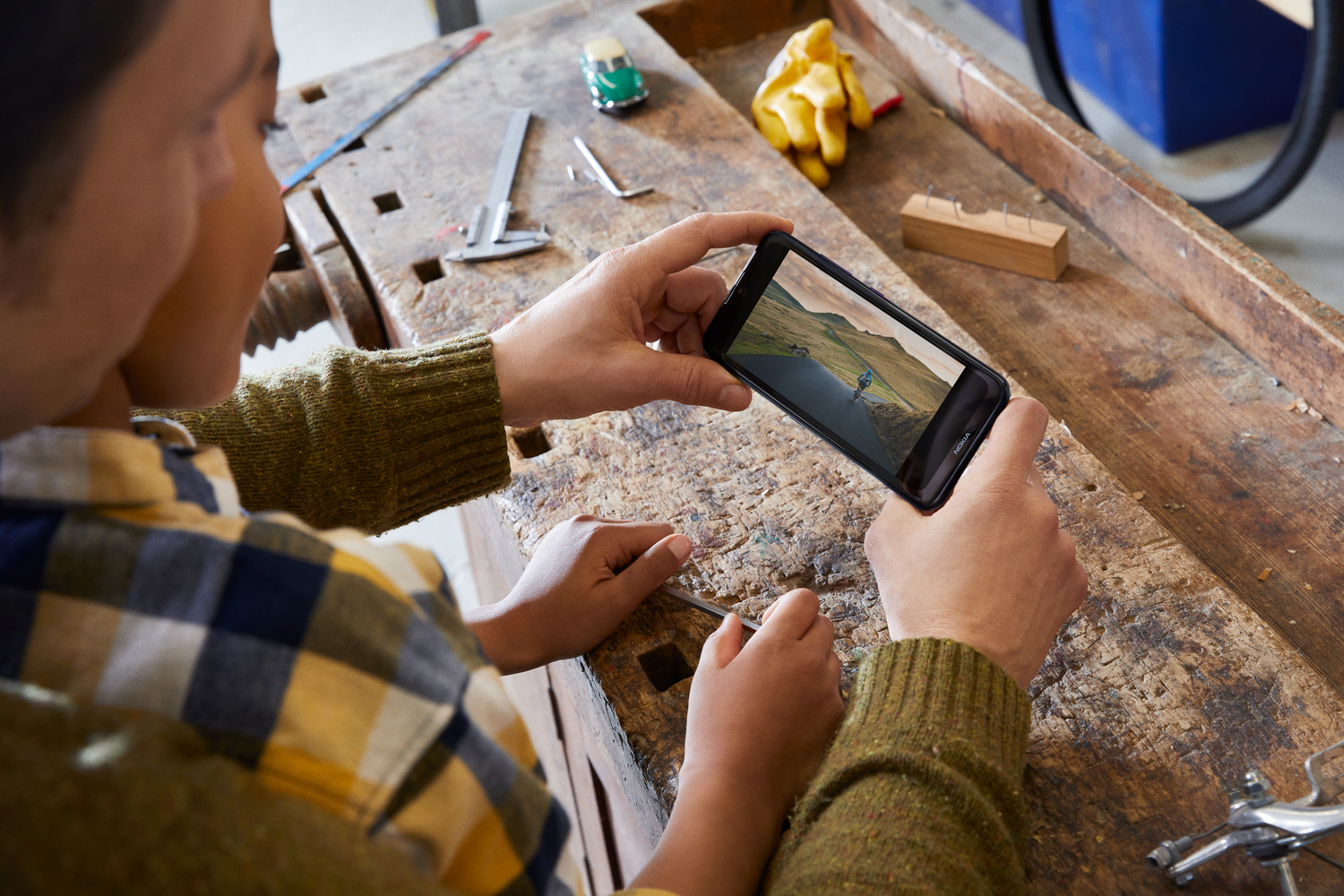 Das Nokia 1.4 ist in den Farben Charcoal oder Fjord im März um 109 Euro erhältlich.