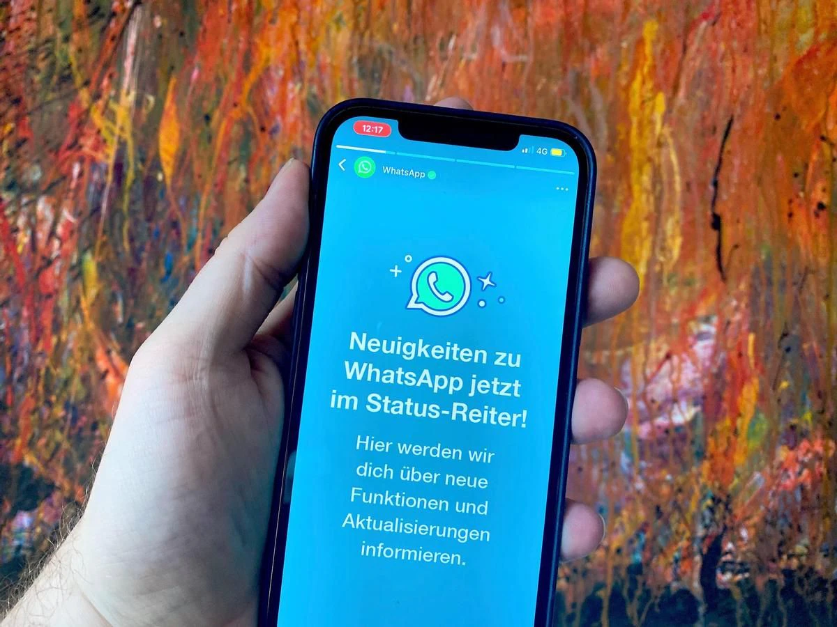 Im Messenger WhatsApp wird jetzt Eigenwerbung angezeigt.