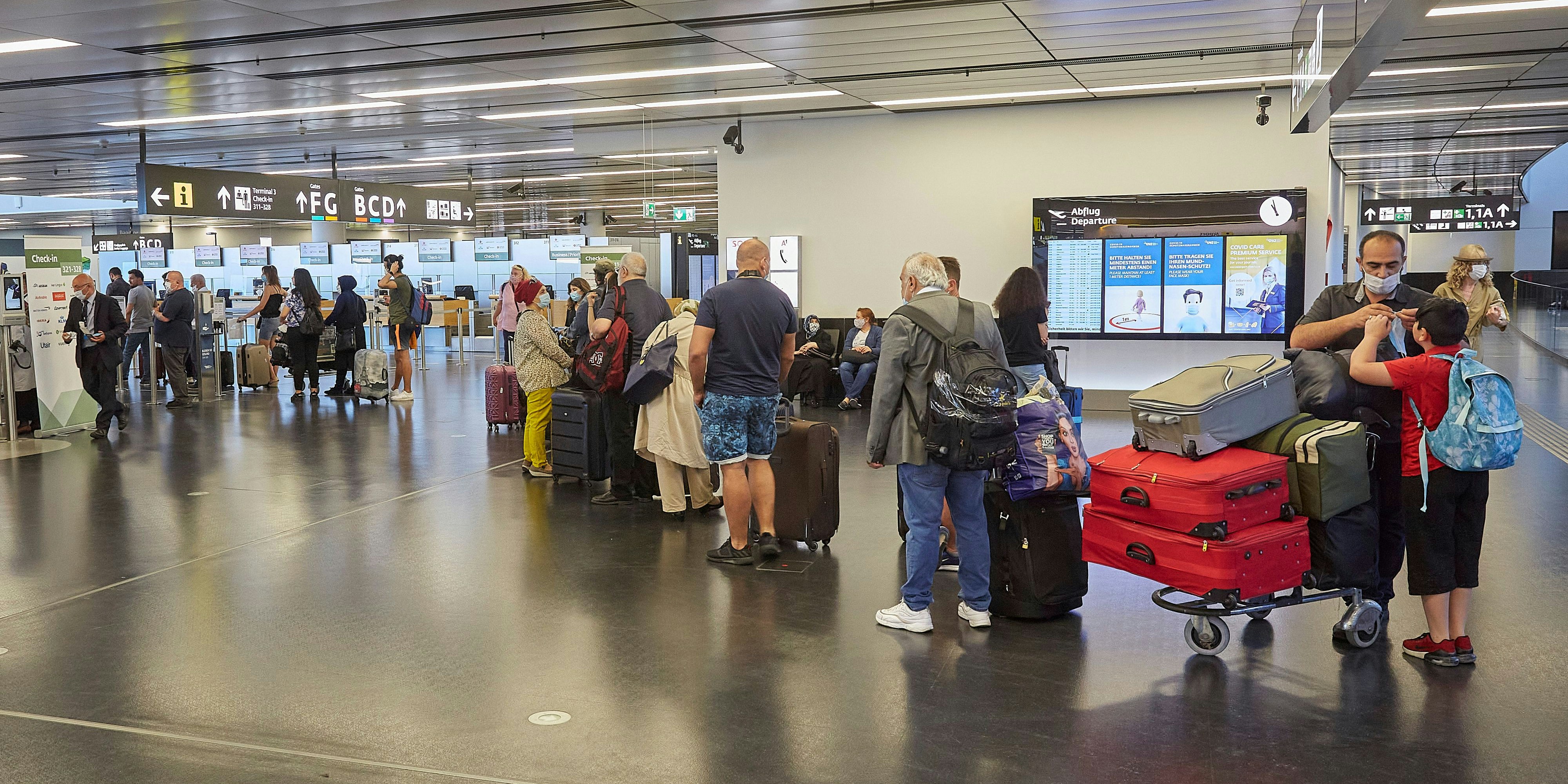 Flug-Passagiere am Wiener Airport.