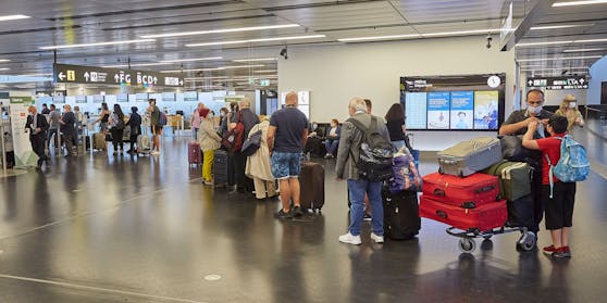 Flug-Passagiere am Wiener Airport.
